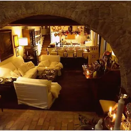 Della Contessa In Castello Formentini *