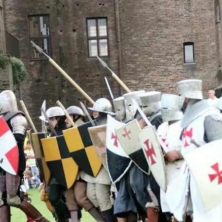 Della Contessa In Castello Formentini *